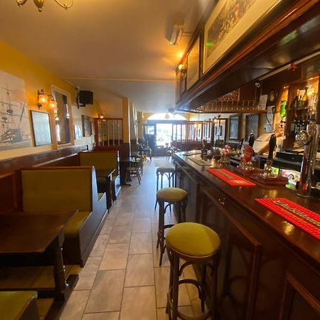 Lady Hamilton Inn ポーツマス エクステリア 写真